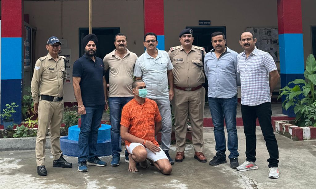 11 लोगों का हत्यारा व दो लाख का ईनामी कुख्यात बदमाश गिरफ्तार