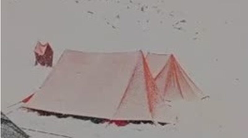 भारी बर्फबारी के चलते पर्वतारोहियों का दल गंगोत्री वापस लौटा