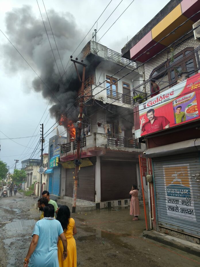 मकान में लगी आग, सामान जलकर राख