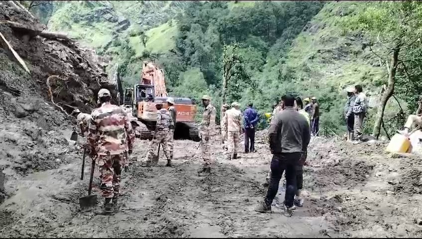 लैंडस्लाइड की चपेट में आए कलेक्ट्रेट कर्मचारी का शव बरामद
