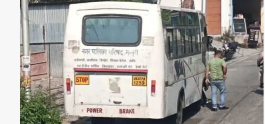 डीएम सविन बंसल ने मसूरी में जनमानस से किया वादा चार दिन के भीतर बस संचालन कर किया पूरा