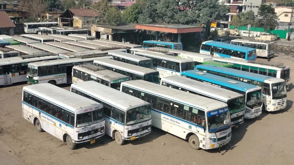 रोडवेज कर्मचारियों ने दी कार्यबहिष्कार की चेतावनी, मांगें पूरी न होने से हैं नाराज़ 