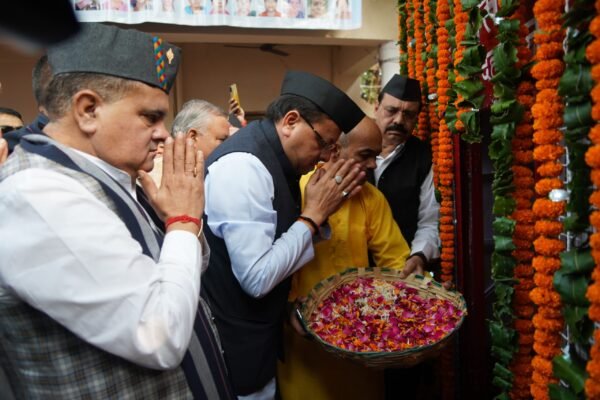 मुख्यमंत्री पुष्कर सिंह धामी ने राज्य स्थापना दिवस के अवसर पर राज्य आंदोलन के शहीदों को दी श्रद्धांजलि