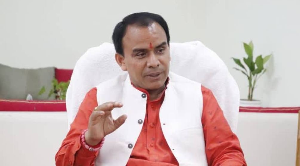 प्रदेश में डेंगू के पैर पसारने के बाद स्वास्थ्य मंत्री ने स्वास्थ्य विभाग को अलर्ट रहने के निर्देश