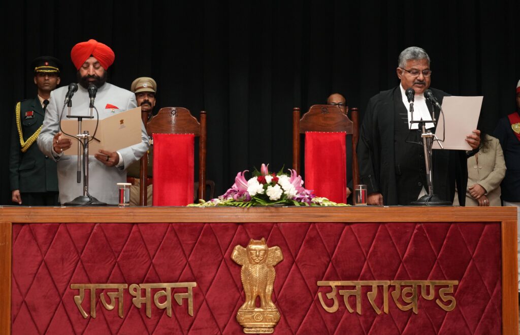 राज्यपाल ने  उत्तराखण्ड हाईकोर्ट के नवनियुक्त मुख्य न्यायाधीश न्यायमूर्ति गुहनाथन नरेंदर को पद की शपथ दिलायी