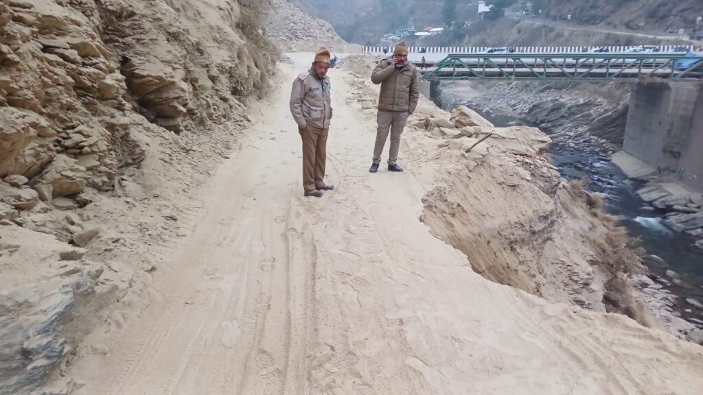 सड़क बंद होने के मामले का विभागीय मंत्री सतपाल महाराज ने लिया संज्ञान, दिए शीघ्र खोलने के निर्देश