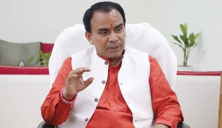 लम्बे समय से अनुपस्थित चिकित्सकों पर होगी कार्यवाही, प्रत्येक अस्पताल में अनिवार्य रूप से लगे बायोमेट्रिक उपस्थिति : स्वास्थ्य मंत्री