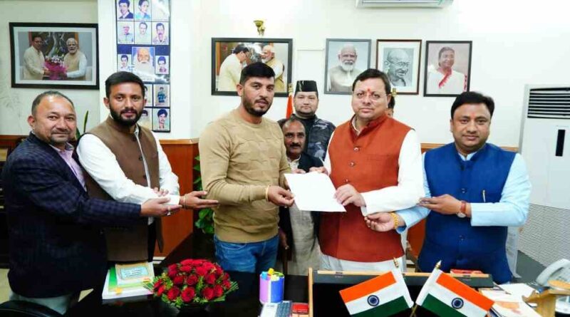 मुख्यमंत्री पुष्कर सिंह धामी से ब्लॉक प्रमुखों एवं प्रधान संगठन के पदाधिकारियो ने की मुलाकात