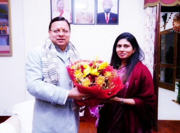 मुख्यमंत्री पुष्कर सिंह धामी से खेल राज्यमंत्री रक्षा खडसे, भारतीय ओलंपिक संघ की अध्यक्ष डॉ. पी टी उषा एवं चेयरमैन जीटीसीसी सुनैना प्रकाश ने की शिष्टाचार भेंट