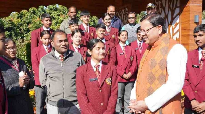 सैनिक स्कूल घोड़ाखाल से शैक्षिक भ्रमण के लिए आये विद्यार्थियों ने मुख्यमंत्री से की भेंट