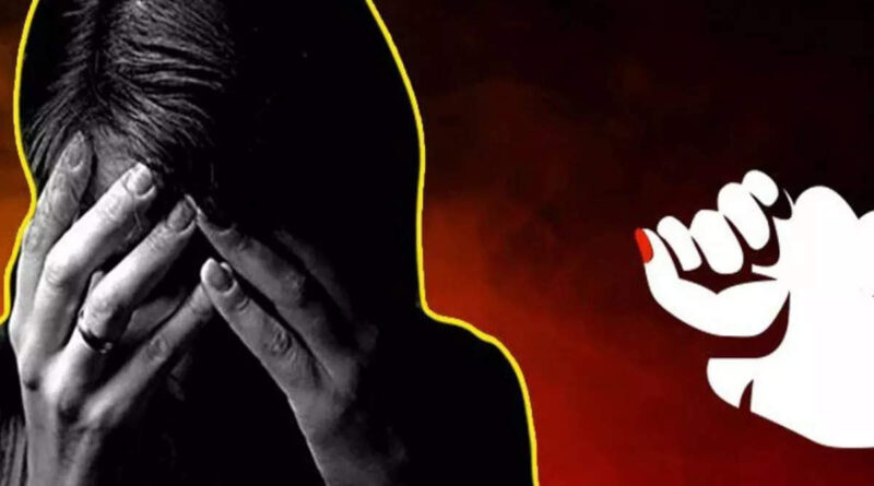 महिला ने पड़ोसी युवक पर लगाया छेड़छाड़ और अश्लील हरकतें करने का आरोप थाने में दी तहरीर