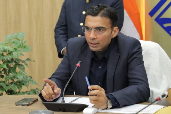 जीवन रक्षा समिति के निर्णय, अपने-आप में परिपूर्णः डीएम