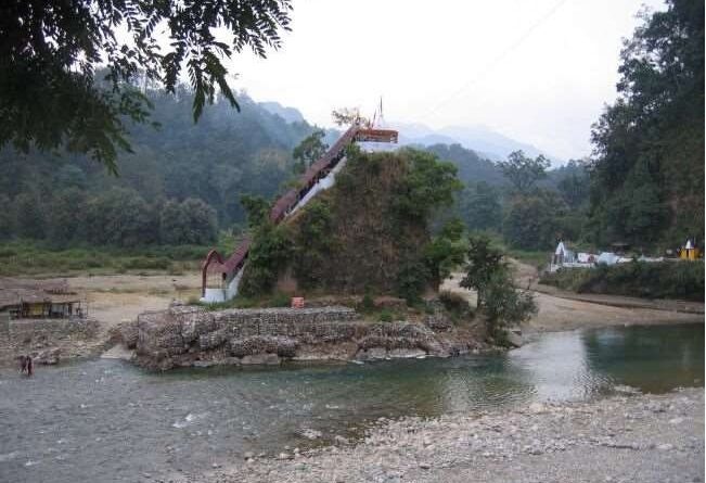 गिरिजा देवी मंदिर में साधना करने पहुंची  विदेशी साध्वी,विवाद की स्थिति बनी