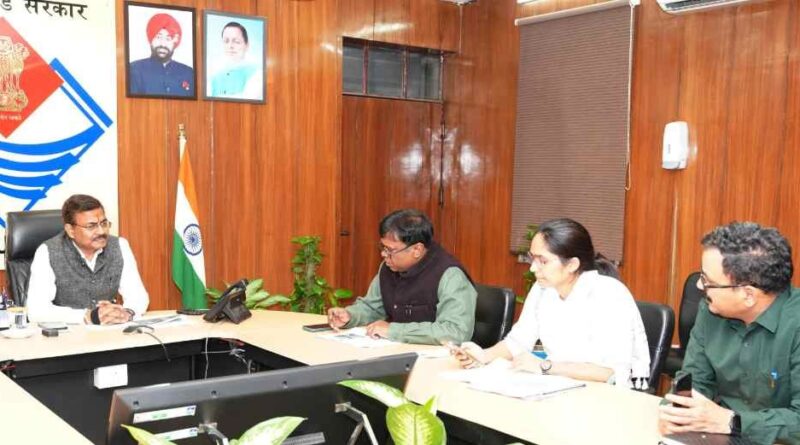 मुख्य सचिव आनन्द बर्द्धन ने विभिन्न विषयों पर शहरी विकास एवं सिंचाई विभाग के साथ की बैठक