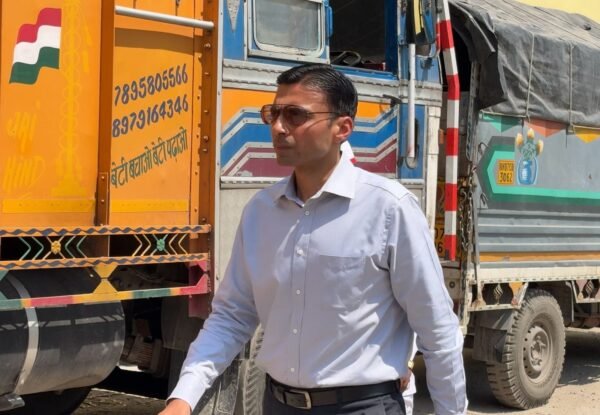 डीएम सविन बंसल की बड़ी कार्यवाही, एआरओ को प्रतिकूल प्रविष्टि व एसएमओ का निलम्बन