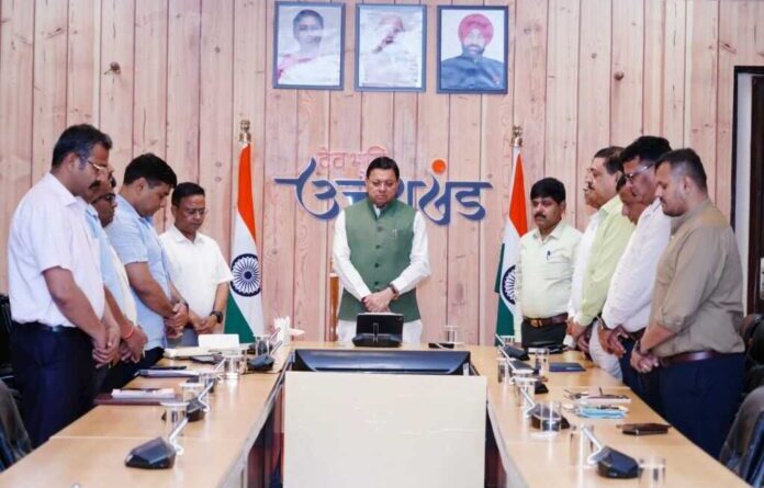  दो मिनट का मौन रखकर सीएम धामी ने दी आतंकी हमले में मारे गए निर्दोषों को श्रद्धाजलि