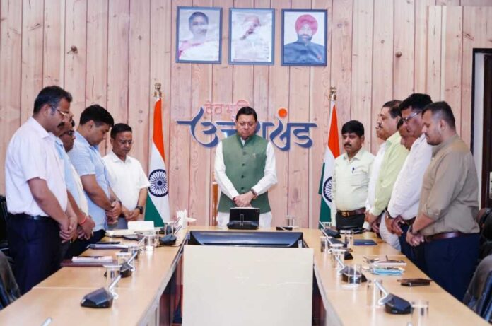  दो मिनट का मौन रखकर सीएम धामी ने दी आतंकी हमले में मारे गए निर्दोषों को श्रद्धाजलि