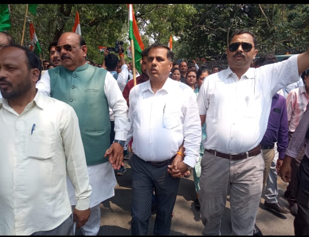 नेशनल हेराल्ड मामले में कांग्रेसियों ने किया ईडी कार्यालय पर प्रदर्शन