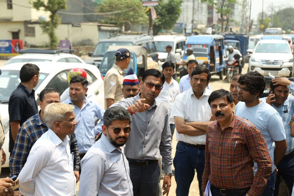 जनमानस की समस्या का समाधान प्रशासन की प्राथमिकता: जिलाधिकारी