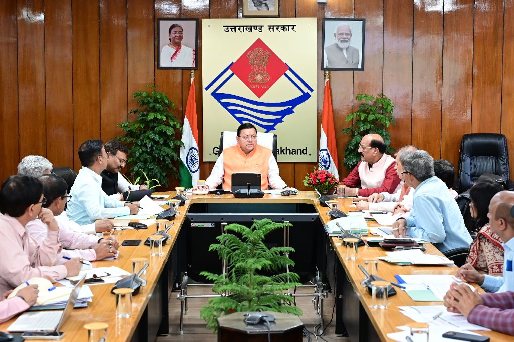 मुख्यमंत्री ने की वन एवं ऊर्जा विभाग की गेम चेंजर योजनाओं की समीक्षा