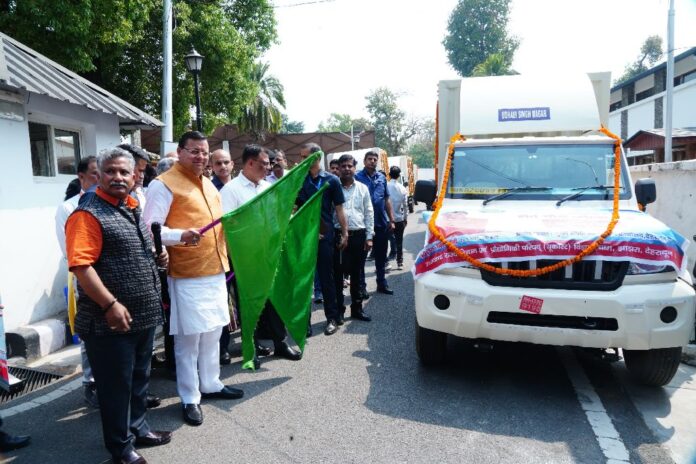 सीएम धामी ने नौ मोबाईल सांइस लैब को हरी झण्डी दिखा कर किया रवाना