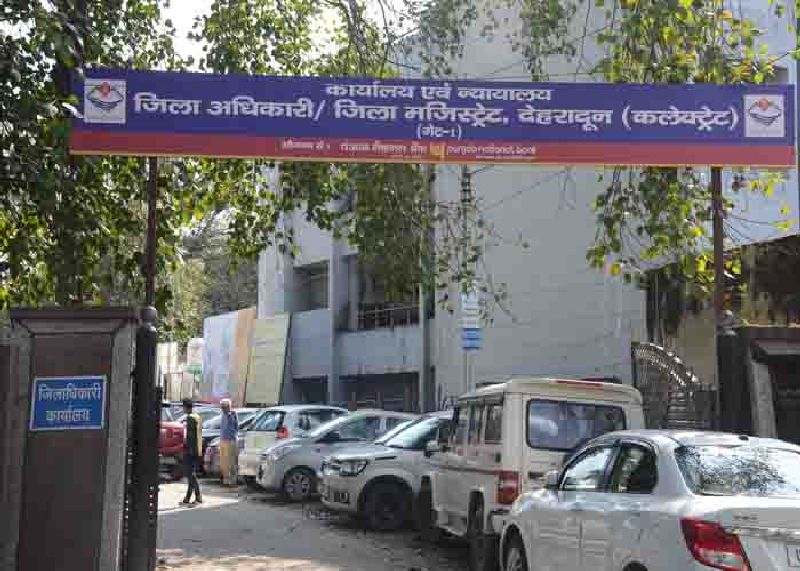 डीएम कार्यालय में विधिक सहायता केन्द्र स्थापित, दो पैरालीगल वॉलिटियर्स तैनात