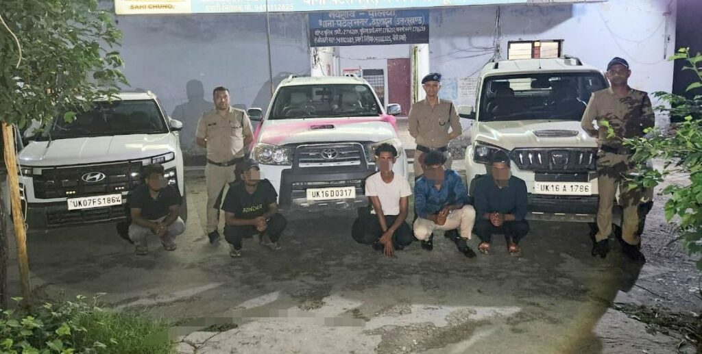 सड़क पर हुडदंग करने वाले पांच गिरफ्तार