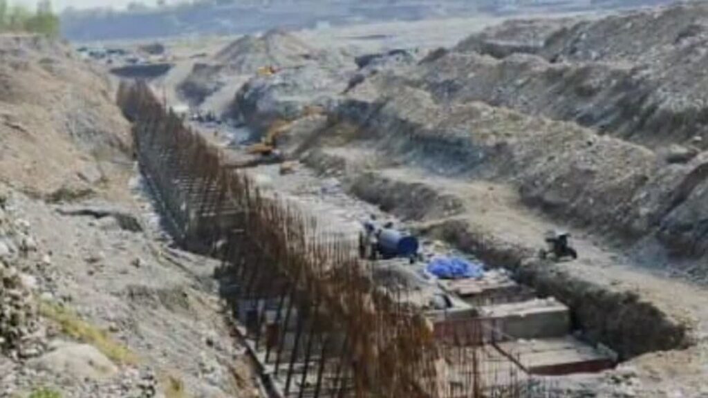 अंतरराष्ट्रीय स्टेडियम में सुरक्षा दीवार निर्माण का मामला, ठेकेदार सहित तीन इंजीनियरों पर खनन चोरी का मुकदमा दर्ज