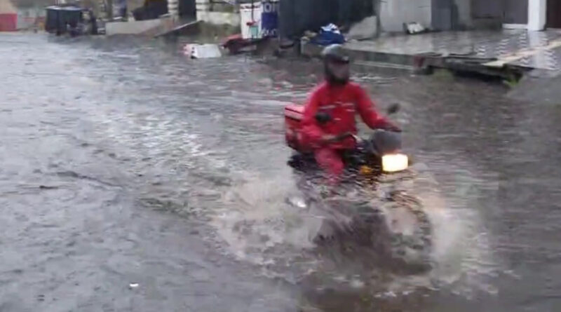 मूसलाधार बारिश के चलते धर्मनगरी हुई पानी- पानी,जगह-जगह जलभराव बनी समस्या