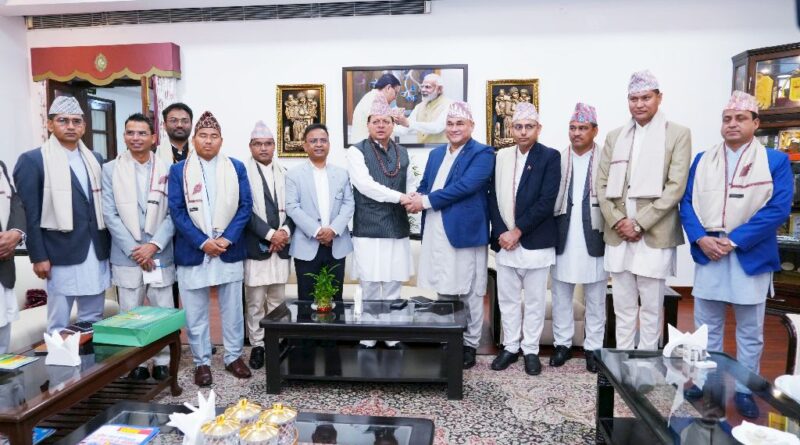 मुख्यमंत्री ने नेपाल के 10 सदस्यों के प्रतिनिधिमंडल से की भेंट