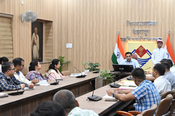 मलिन बस्ती वासी भी अपने लोग, उन्हें गौरवमय जीवन देना भी हमारा ही दायित्वः डीएम