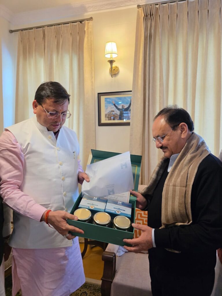 दो दिवसीय दौरे पर उत्तराखंड पहुंचे जेपी नड्डा, सीएम धामी ने किया स्वागत