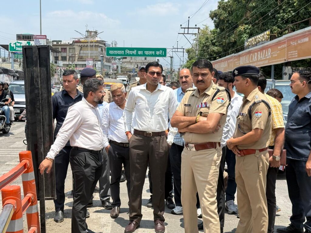 जिलाधिकारी व एसएसपी ने किया आईएसबीटी फ्लाईओवर का निरीक्षण