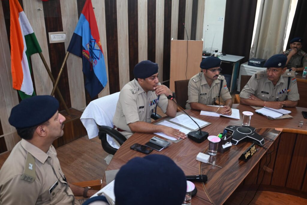 संवेदनशील क्षेत्रों में अलर्ट मोड पर रहेंगे पुलिस के जवानः एसएसपी