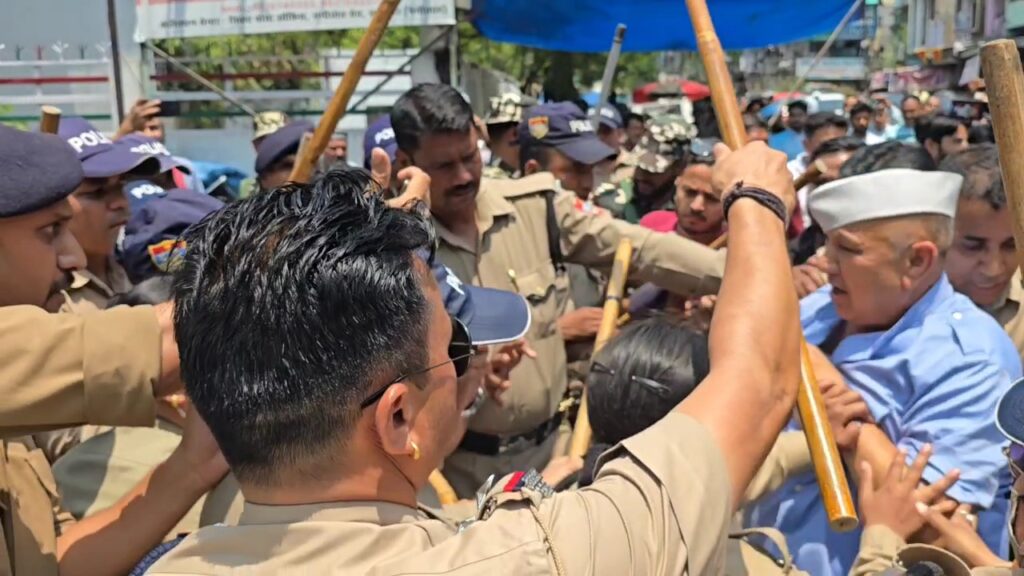  फिर पार्टी कार्यालय को लेकर बवाल,कांग्रेसियों की पुलिस से झड़प