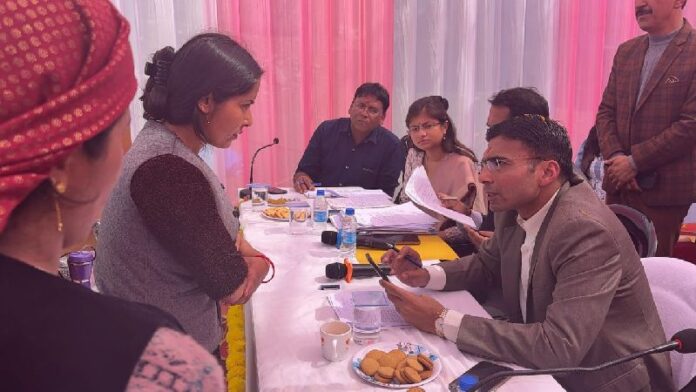 लक्ष्य के मूल मंत्र के साथ दायित्व निभाएं विभागीय अधिकारीः डीएम