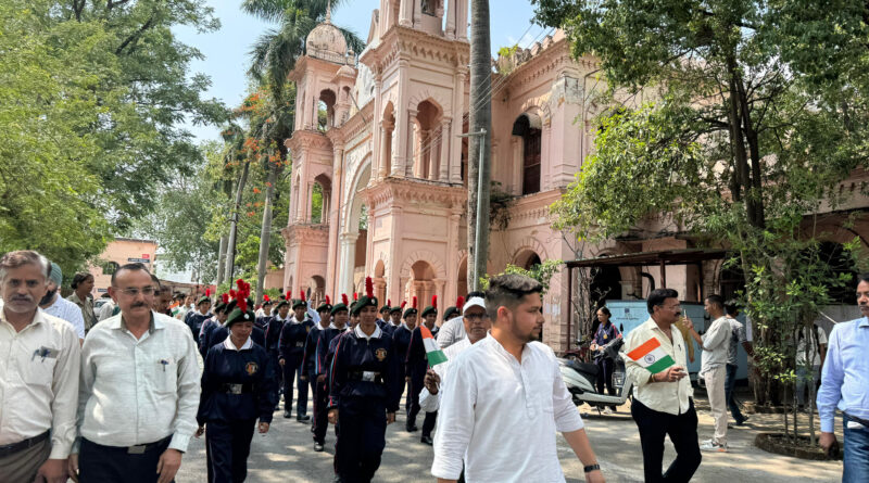  छात्रों ने निकाली तिरंगा यात्रा