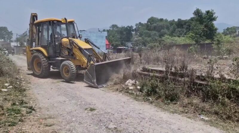  प्रशासन ने अवैध रूप से काटे गए प्लाट किए ध्वस्त
