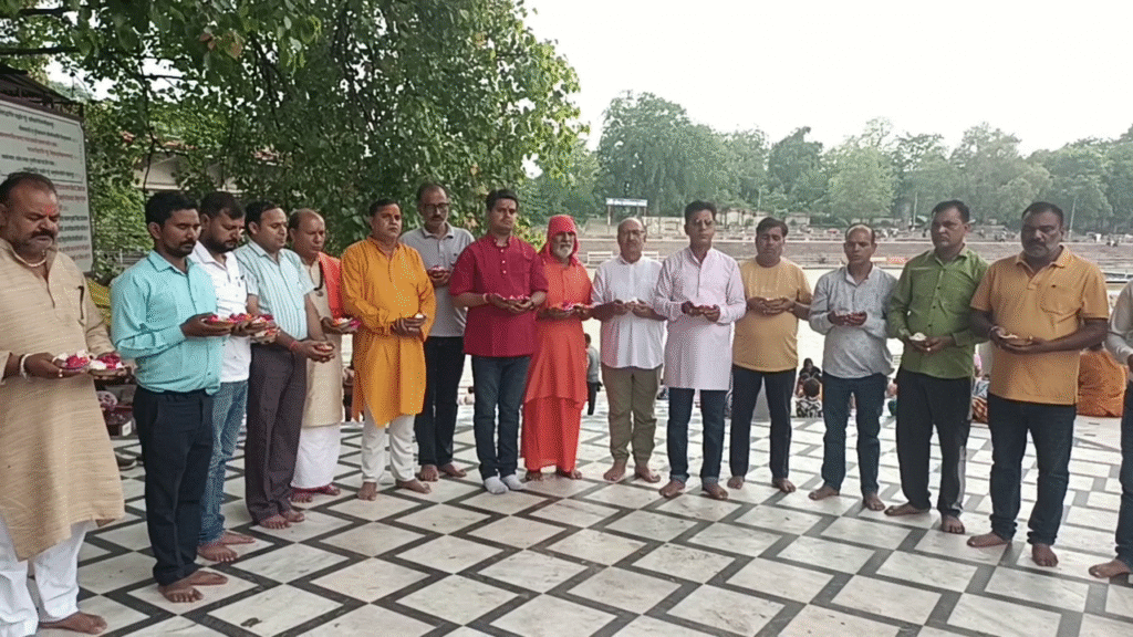  विमान हादसे के मृतकों को दी श्रद्धाजंलि