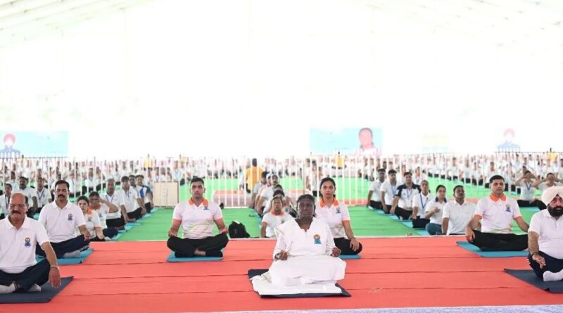 राष्ट्रपति द्रौपदी मुर्मू ने किया 11वें अंतरराष्ट्रीय योग दिवस का शुभारंभ