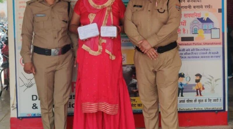 14 लाख  की स्मैक के साथ महिला गैंगस्टर गिरफ्तार