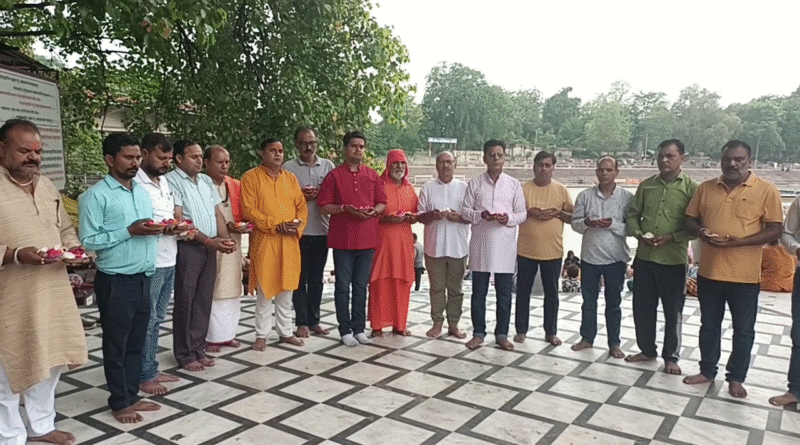  विमान हादसे के मृतकों को दी श्रद्धाजंलि