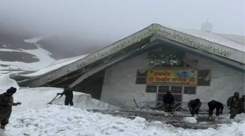 हेमकुंड साहिब में पहंुच रहे रिकार्ड तोड यात्री
