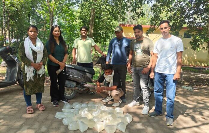 आबकारी विभाग ने कच्ची शराब के साथ एक को किया गिरफ्तार