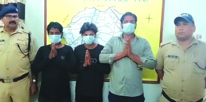 युवक को पेड़ से बाधंकर पिटाई करने के आरोप में तीन गिरफ्तार