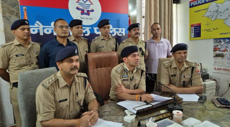 चार लुटेरे गिरफ्तार,लाखों के जेवरात, व मोटरसाईकिले बरामद
