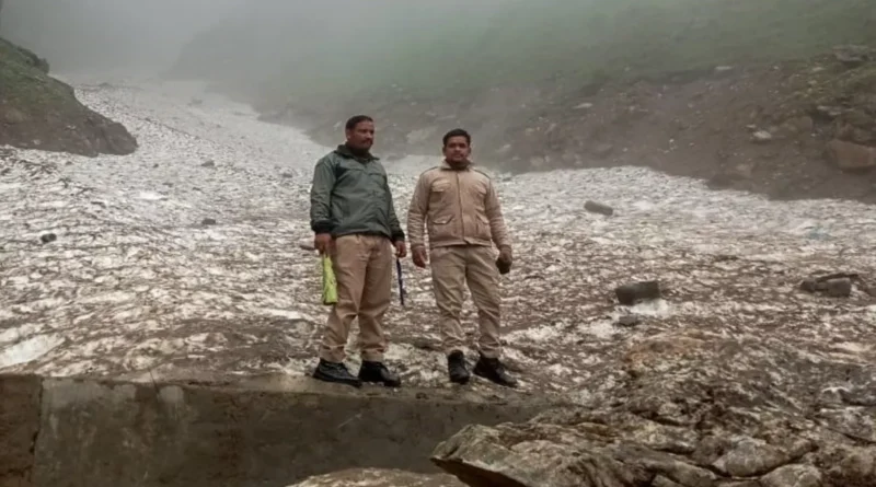 बारिश से ग्लेशियर टूटने का बढ़ा खतरा , सुरक्षा बल तैनात