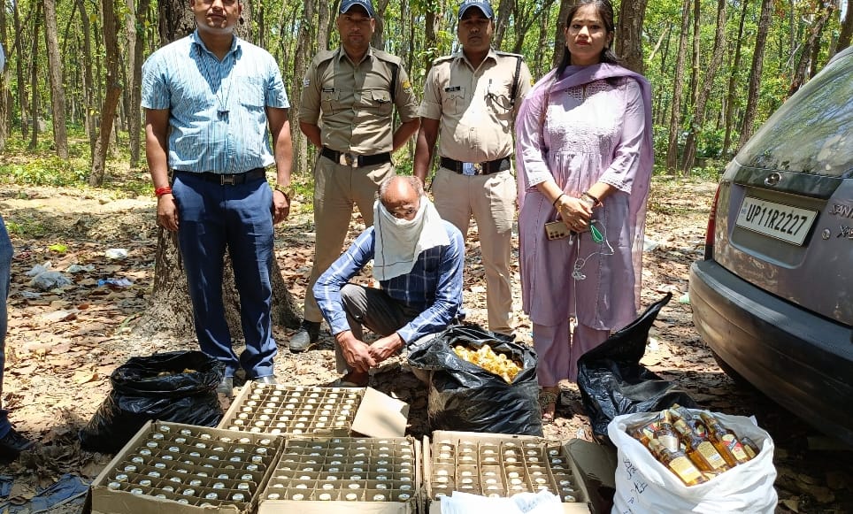 लाखों के नकली अंग्रेजी शराब के खाली पव्वे, जाली मोनोग्राम बरामद,एक दबोचा