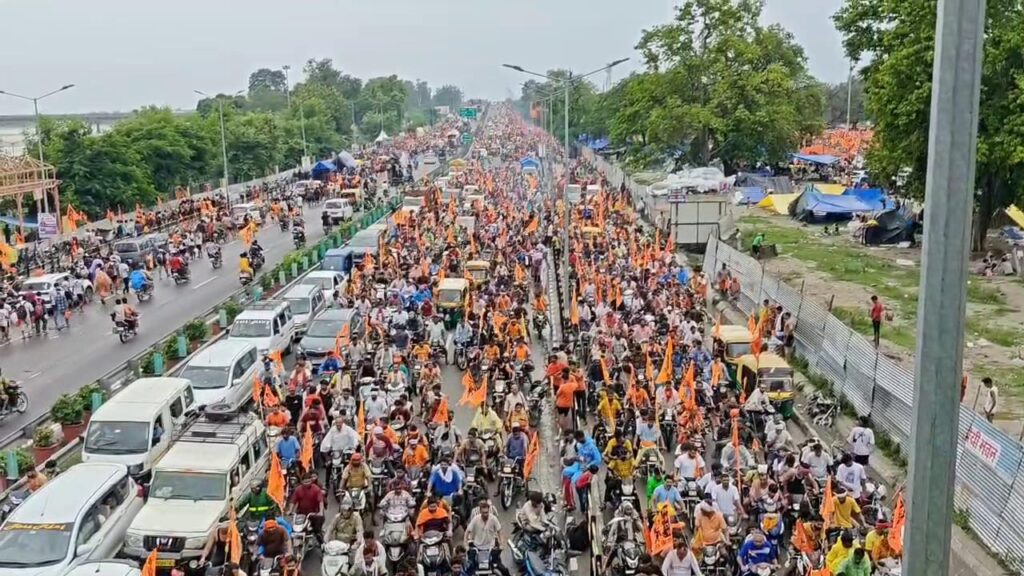 डाक कांवड़ियों के कारण लक्सर और देहरादून हाईवे पर लगा लंबा जाम    