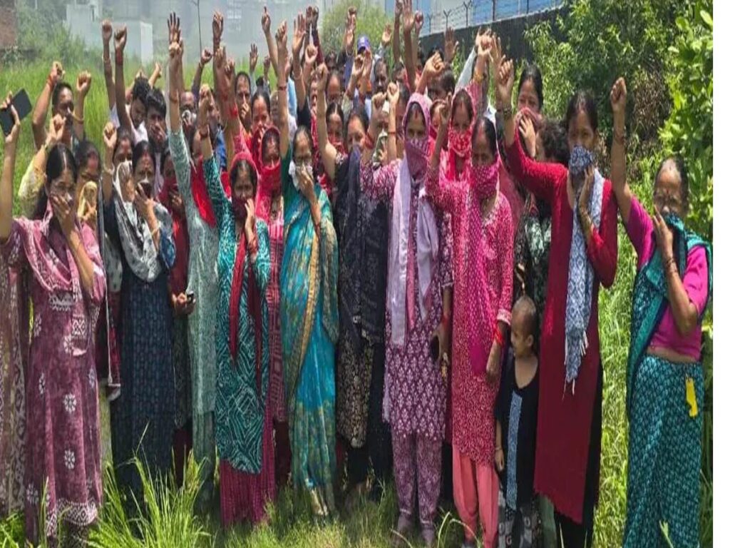 कारखाने से फैल रहे प्रदूषण प्रभावित नागरिकों ने किया विरोध प्रदर्शन  